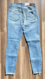 Mid-Rise Distressed Light Jeans